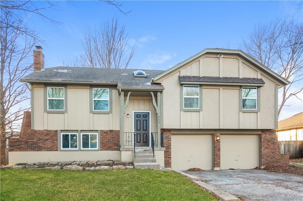 206 N Huntsman Blvd, Raymore, MO 64083 - photo 1