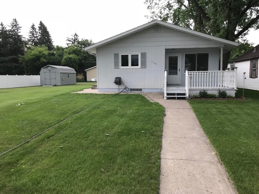 1306 3rd Ave NW, Jamestown, ND 58401 - photo 1