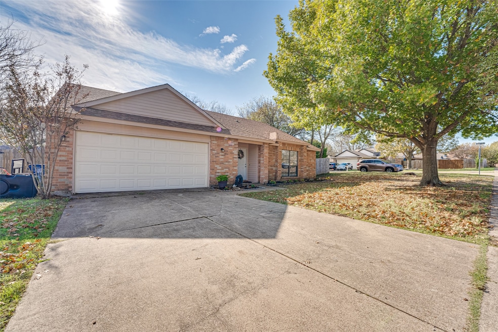 210 Wilshire Dr, Glenn Heights, TX 75154 - photo 1