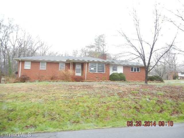 1726 Pine Grove Dr, Asheboro, NC 27205 - photo 1