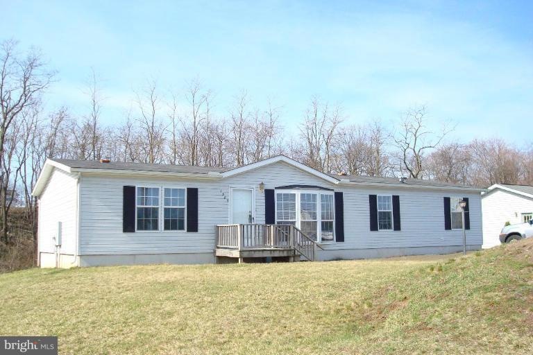 1585 Mark Dr, Chambersburg, PA 17201 - photo 1