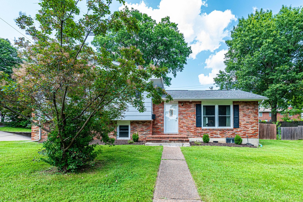 2 Longfellow Ln