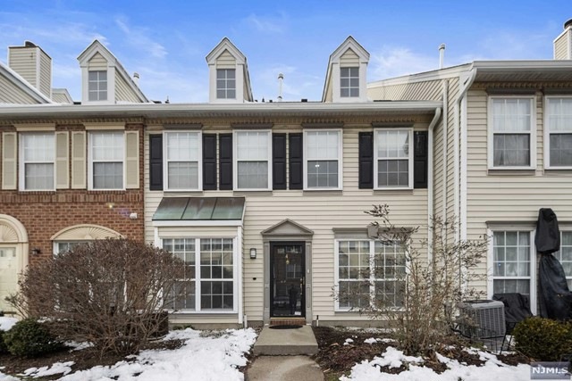 4 Boston Ct, Newark, NJ 07103 - photo 1