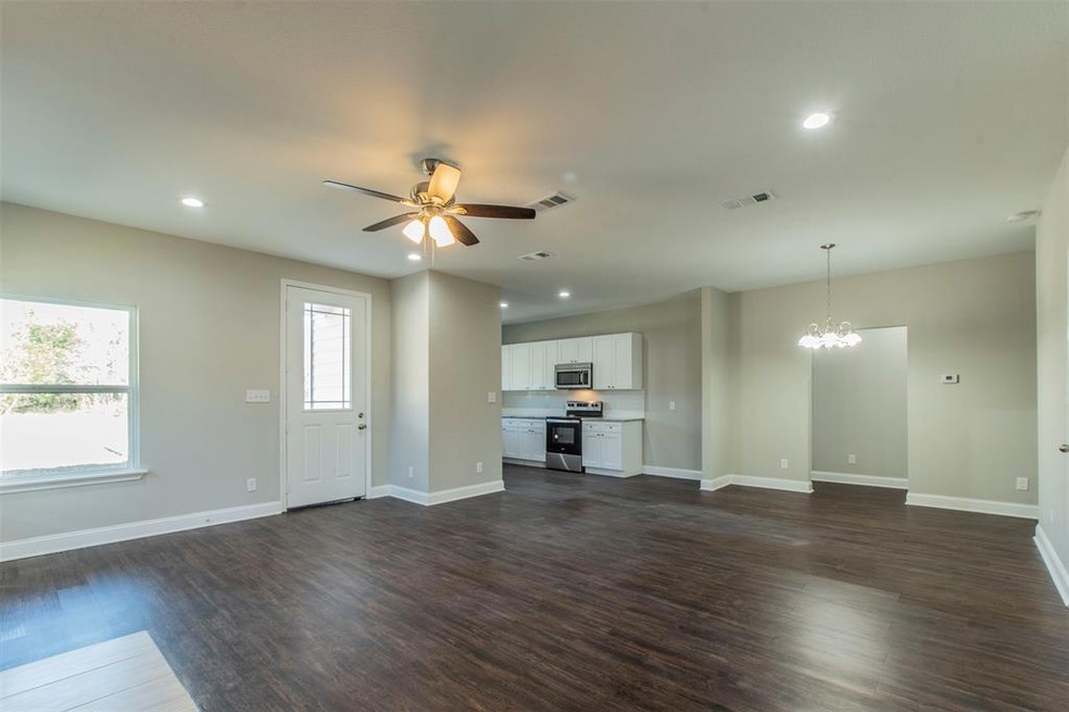 732 W Hanna St, Denison, TX 75020 - photo 1