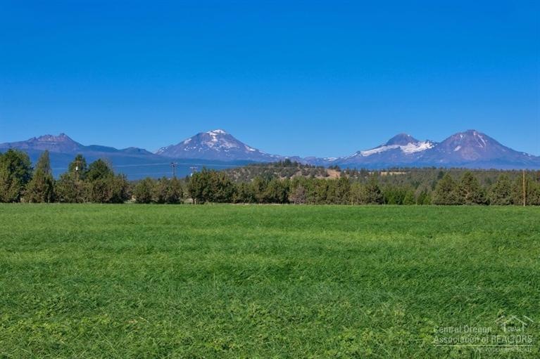 66240 Black Horse, Bend, OR 97701 - photo 1