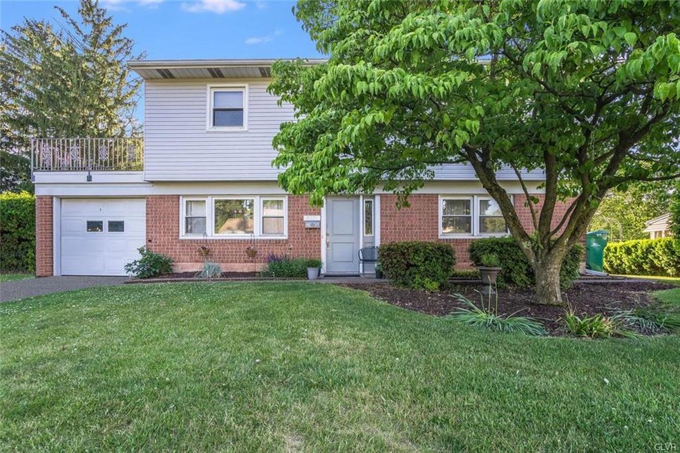 3031 Shakespeare Rd, Bethlehem, PA 18017 - photo 1