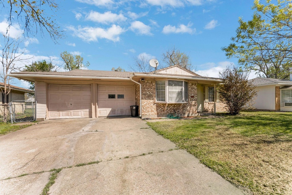 1501 Rusk Dr, Mesquite, TX 75149 - photo 1