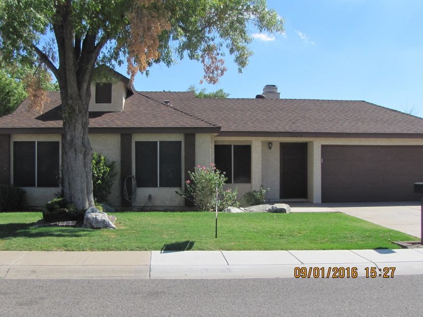 2229 W Potter 001