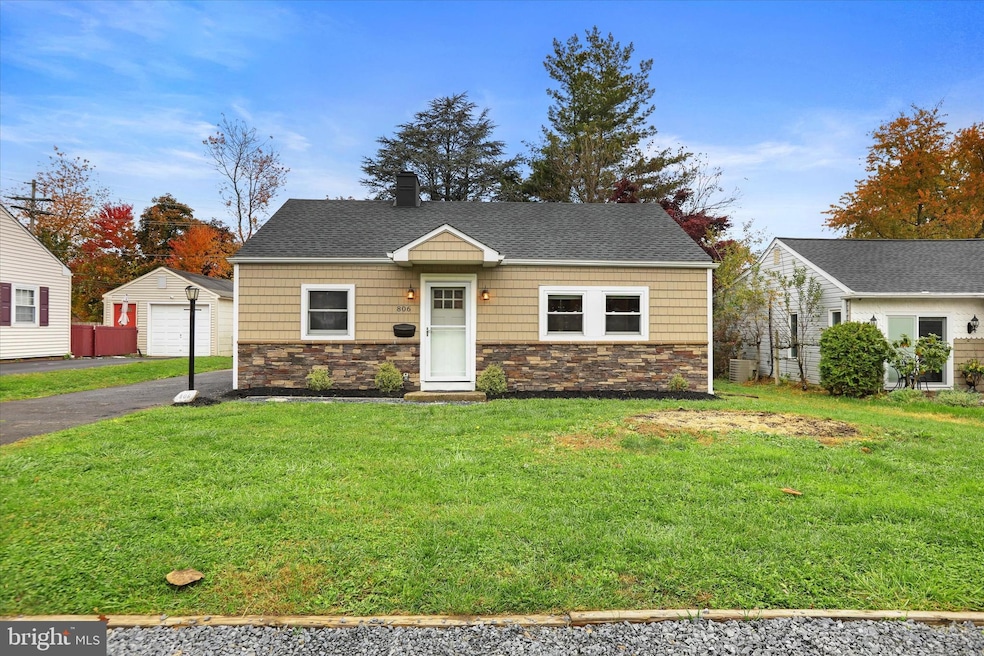 806 Pennsylvania Ave, Southampton, PA 18966 - photo 1