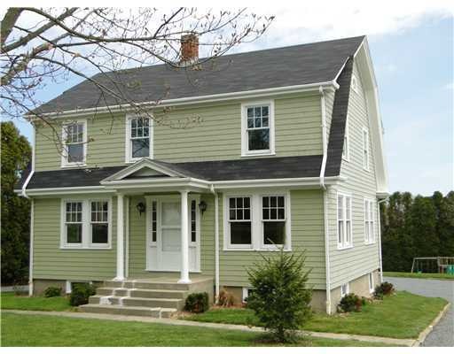 121 Peckham Ln, Middletown, RI 02842 - photo 1