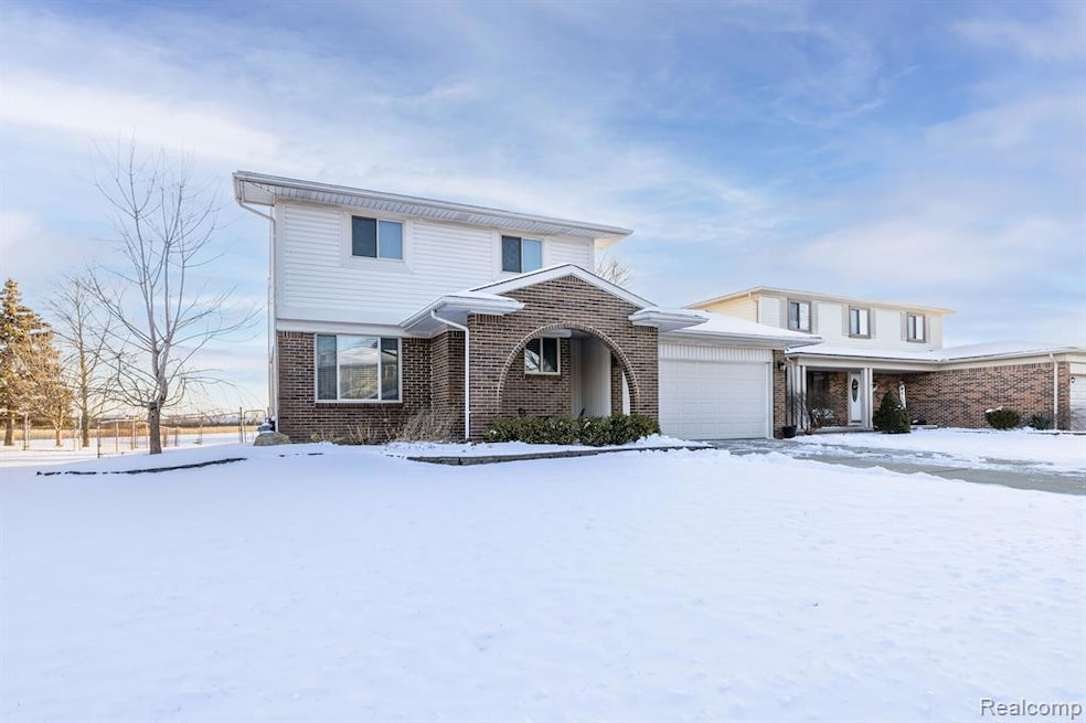 18152 Ash Creek Dr, Macomb, MI 48044 - photo 1