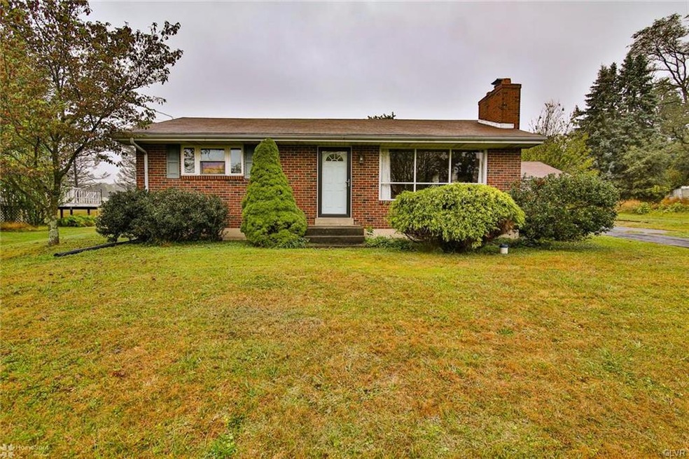 5229 Ridgeway Dr, Zionsville, PA 18092 - photo 1