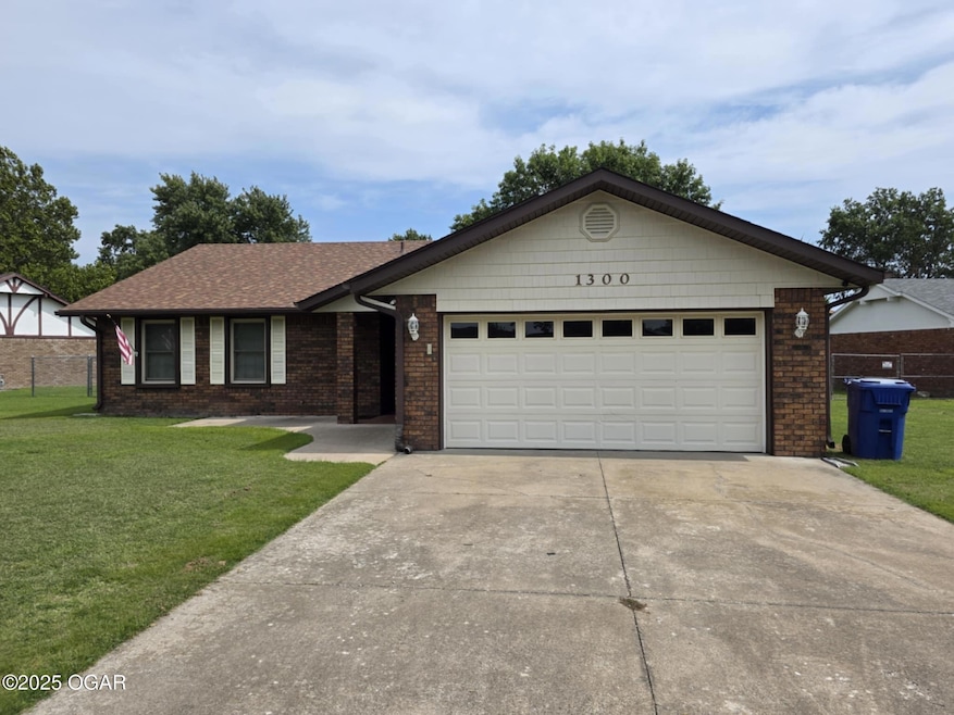 1300 Maple Dr, Miami, OK 74354 - photo 1