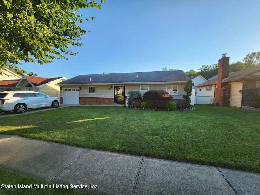 218 Montreal Ave, Staten Island, NY 10306 - photo 1