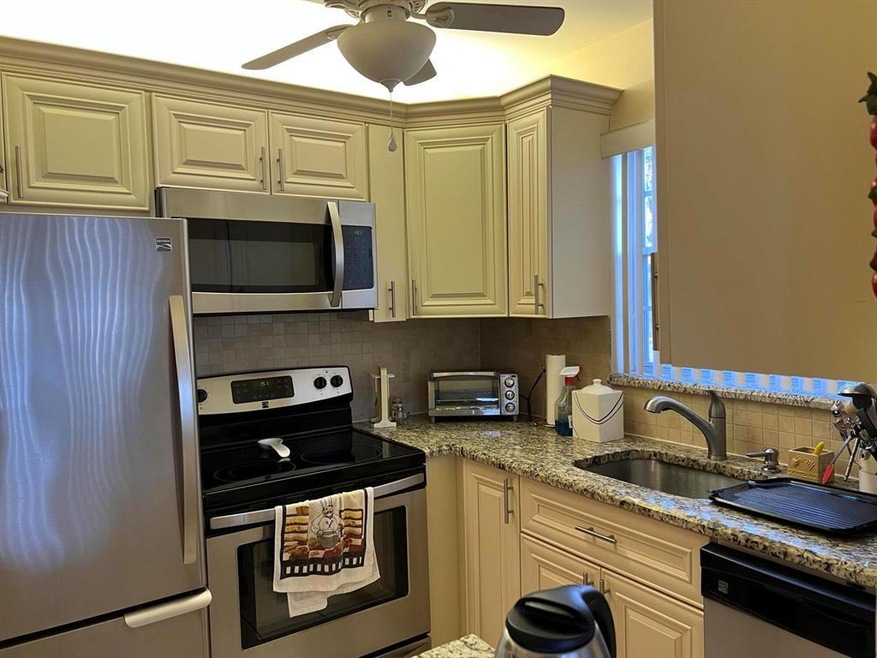 395 Windsor Q unit 395, West Palm Beach, FL 33417 - photo 1