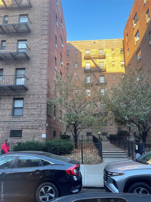 Elmhurst Gardens unit 6C, Elmhurst, NY 11373 - photo 1