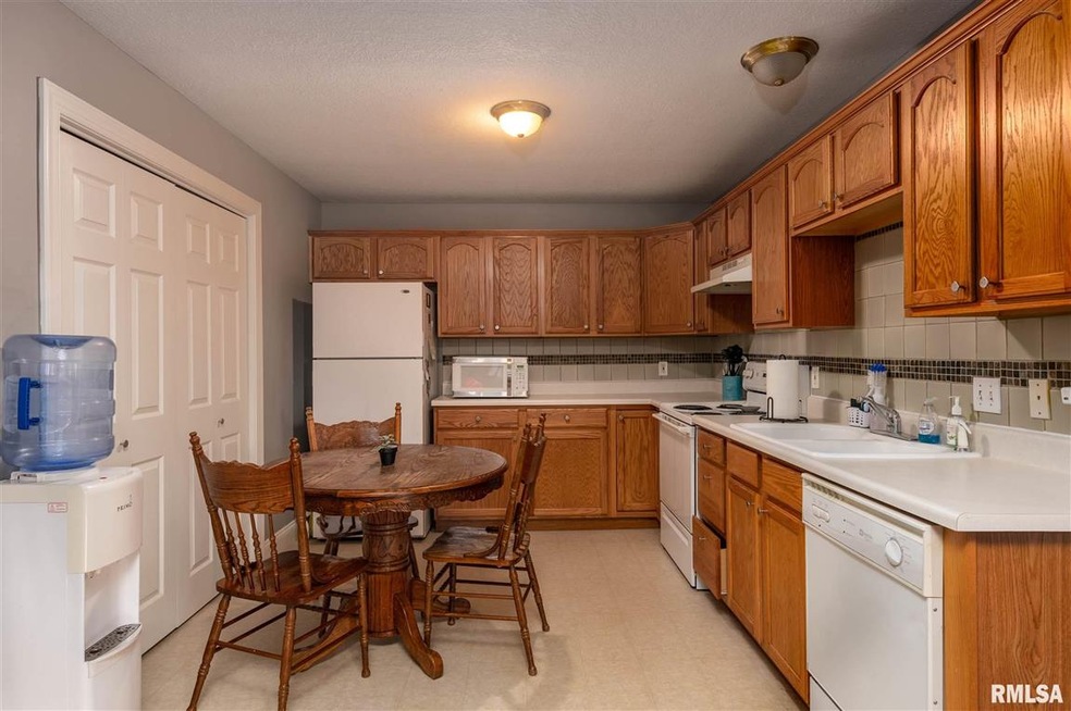 2413 W 54th St unit 9, Davenport, IA 52806 - photo 1