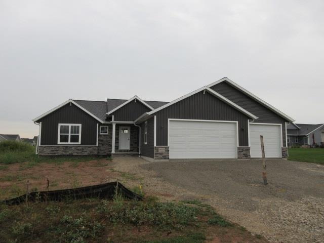 N9334 Varsity Ln, Appleton, WI 54915 - photo 1