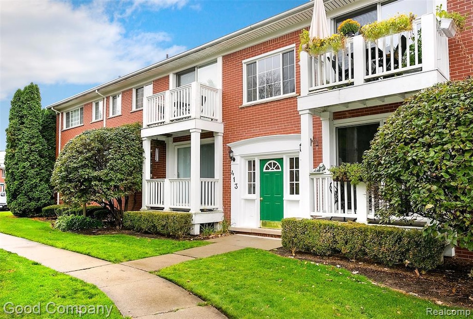 Welcome to 413 N Eton unit 204, Royal Oak!