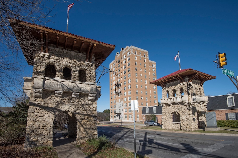 2306 Park Place Ave unit 12B, Fort Worth, TX 76110 - photo 1