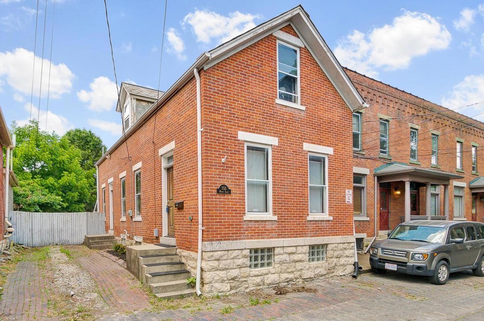 755 Macon Alley