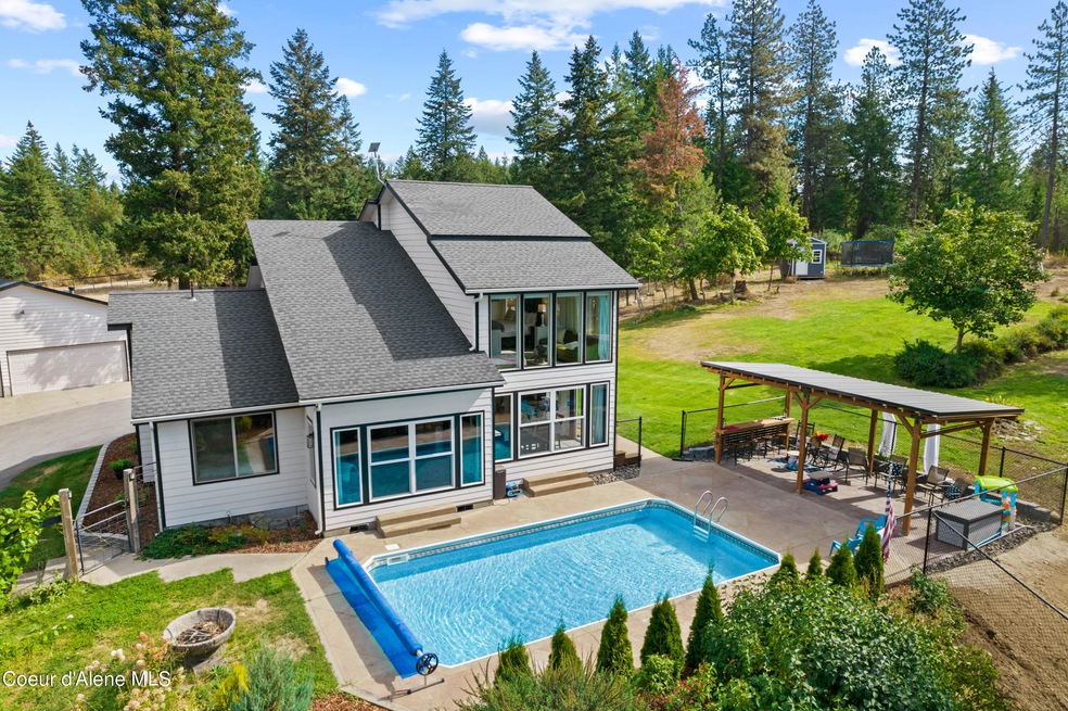 Inside-Spokane-Constitution Ln-72