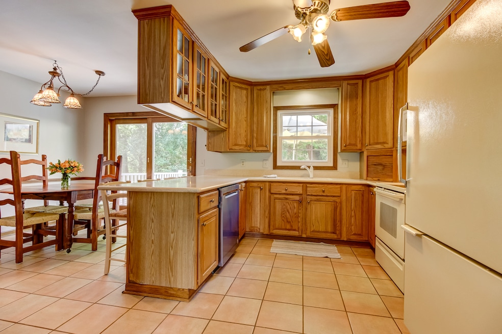 1211 Surrey Ct, Algonquin, IL 60102 - photo 1