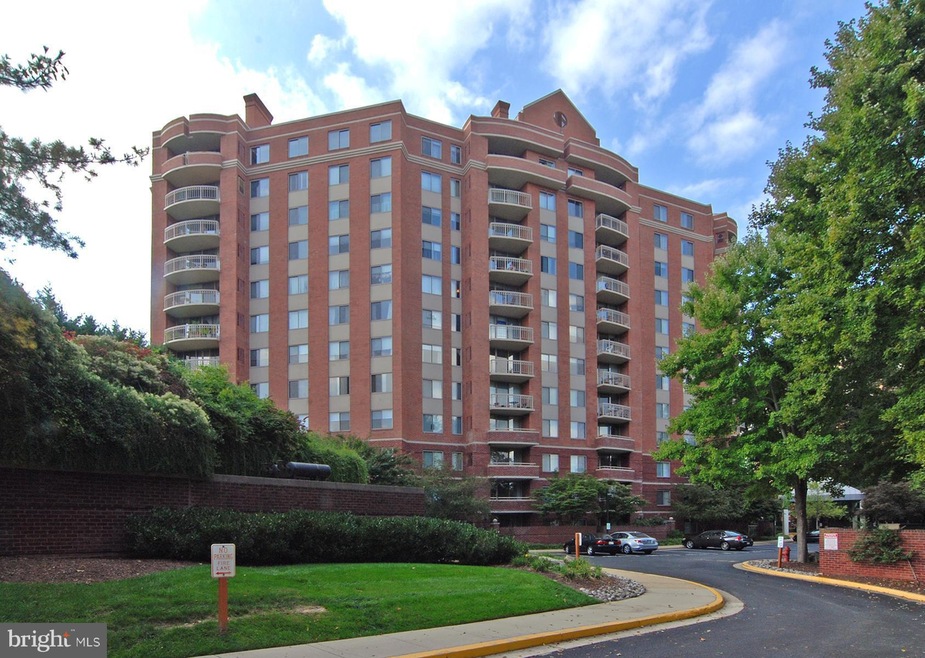 The Fallswood, Rockville, MD 20852 - photo 1