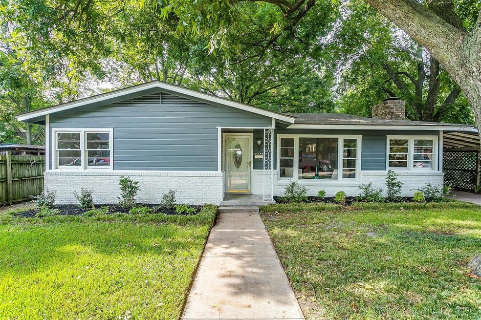 207 W Brown St, Cleburne, TX 76033 - photo 1