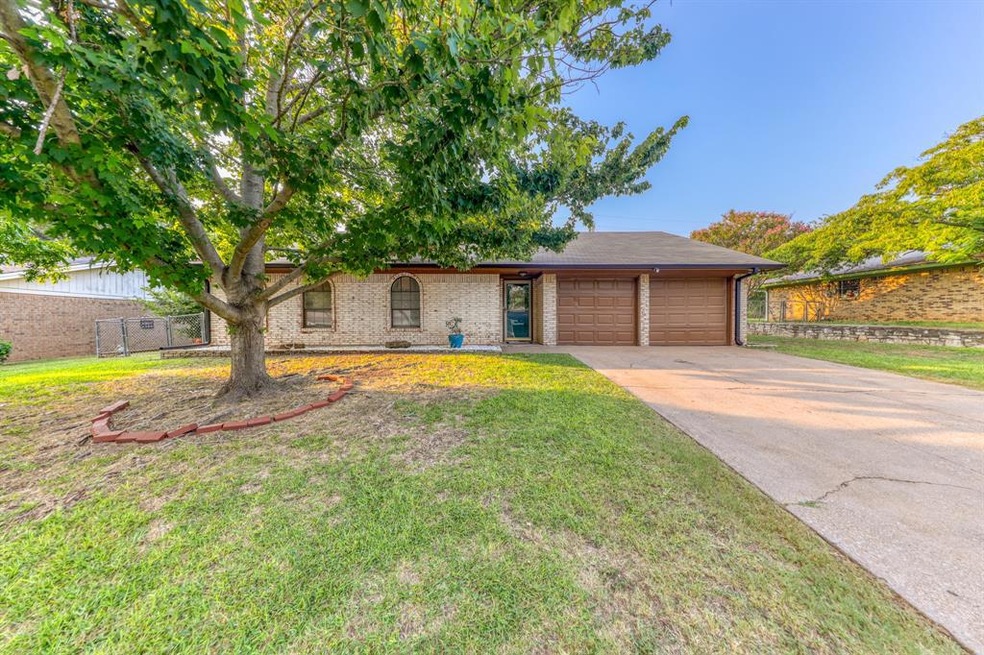 1220 Julie St, Weatherford, TX 76086 - photo 1