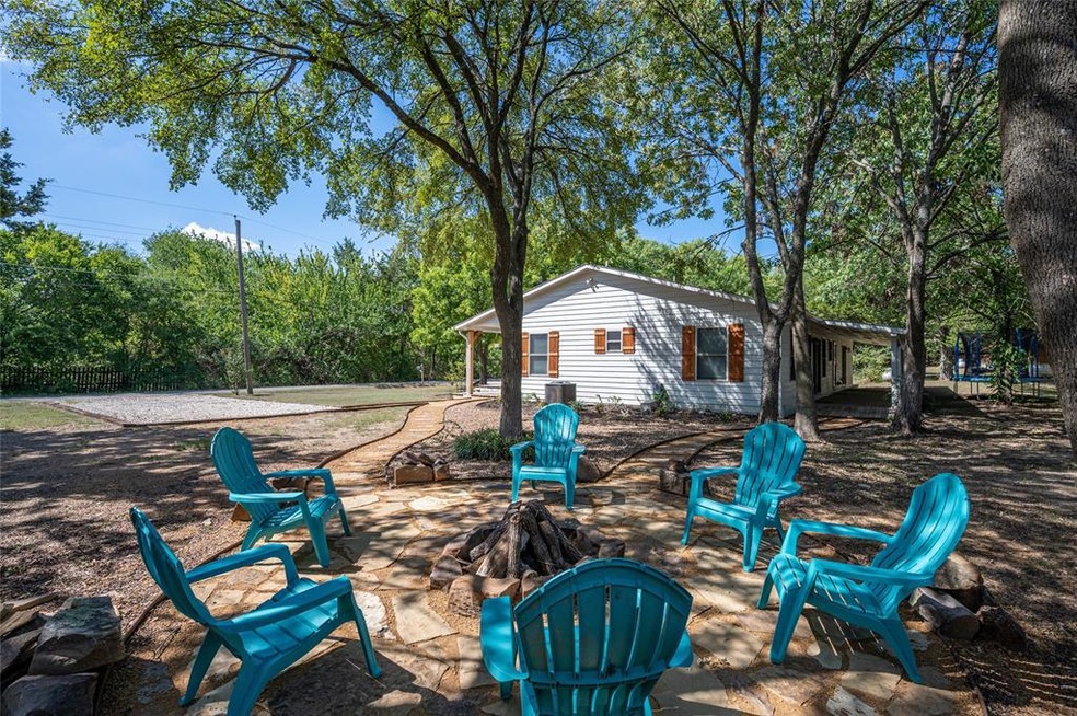 225 Windsor Dr, Pottsboro, TX 75076 - photo 1