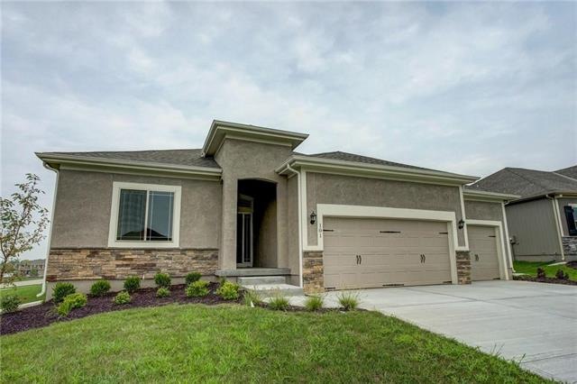 4418 SW Amethyst Dr, Lee's Summit, MO 64082 - photo 1