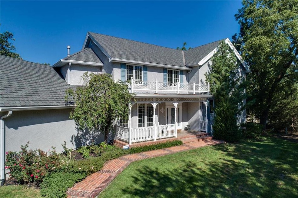 8318 Maplewood Dr, Lenexa, KS 66215 - photo 1