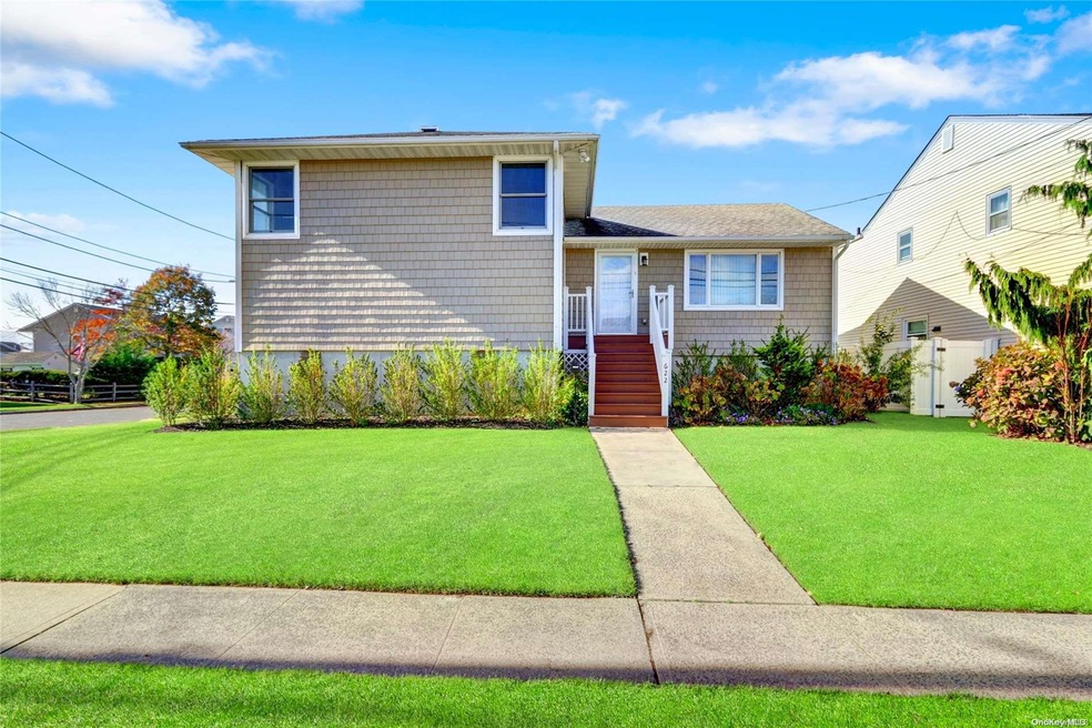 622 S Main St, Freeport, NY 11520 - photo 1