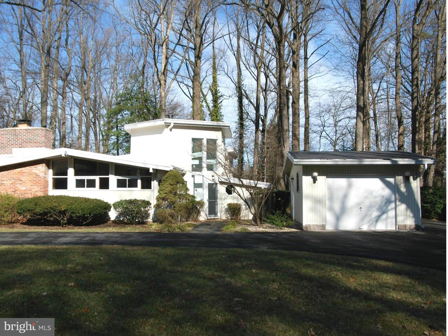 8936 Walker St, Fairfax, VA 22032 - photo 1