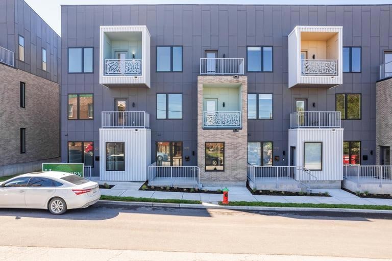 For Sale $589,268 • Co-Listing Agent