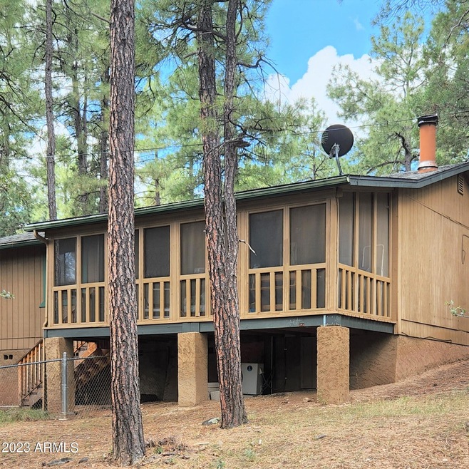 Frt of Home with Screened-in Porch