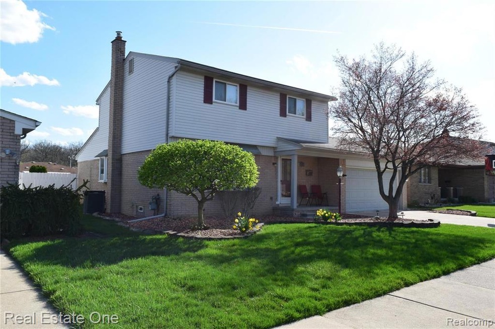 4 bdrm/2.5 bath/huge family room: Nice place to ca