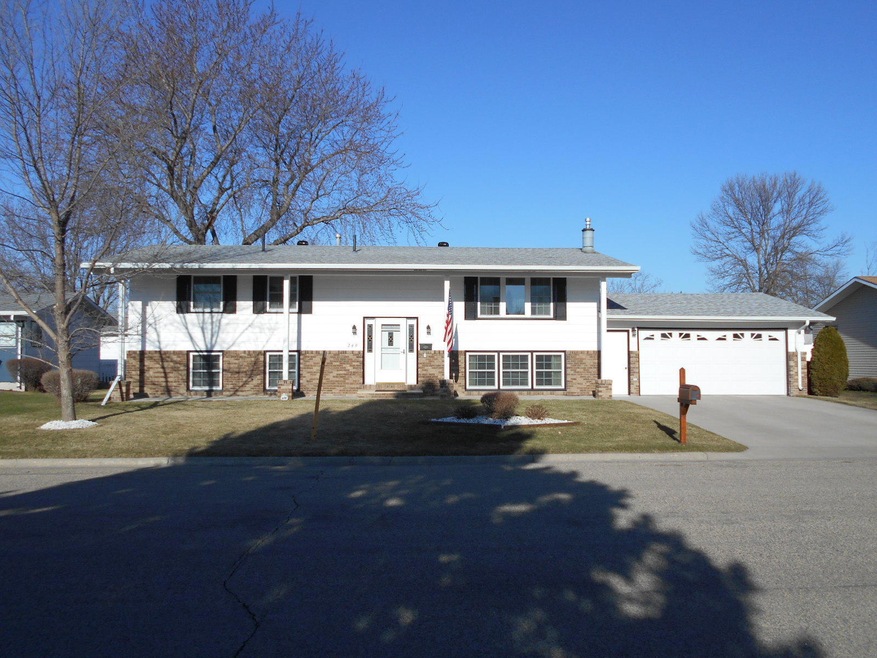 Front of Home<|><|>