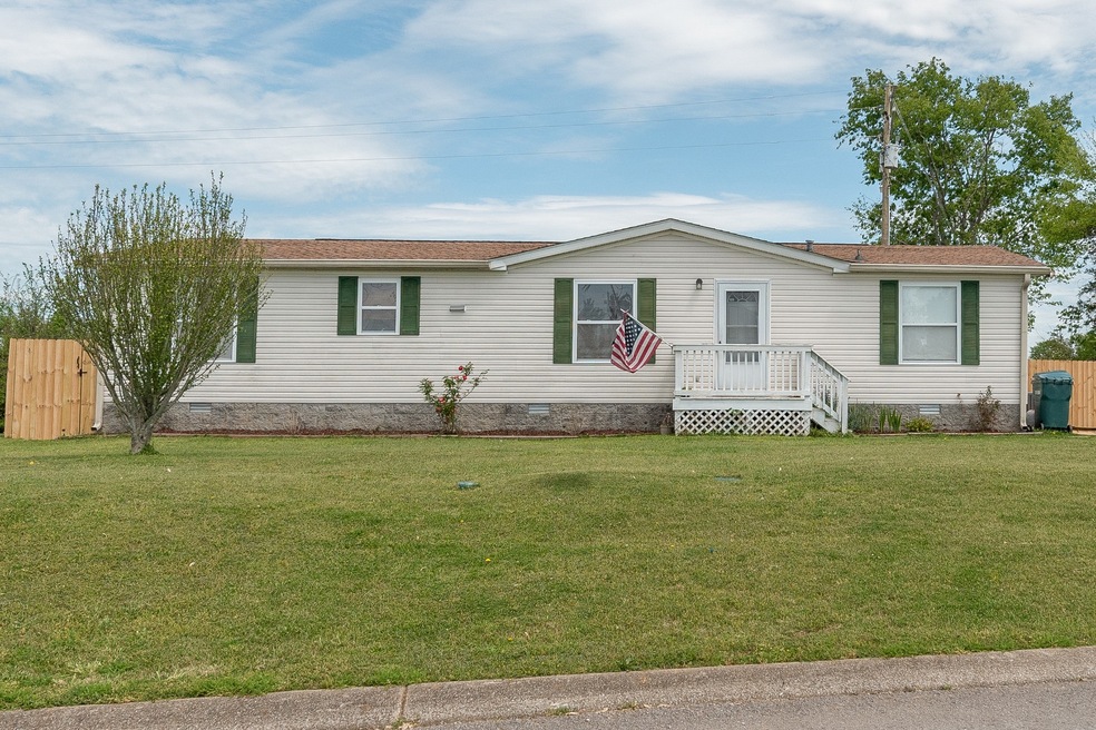 421 Parkside Cir, Lebanon, TN 37087 - photo 1