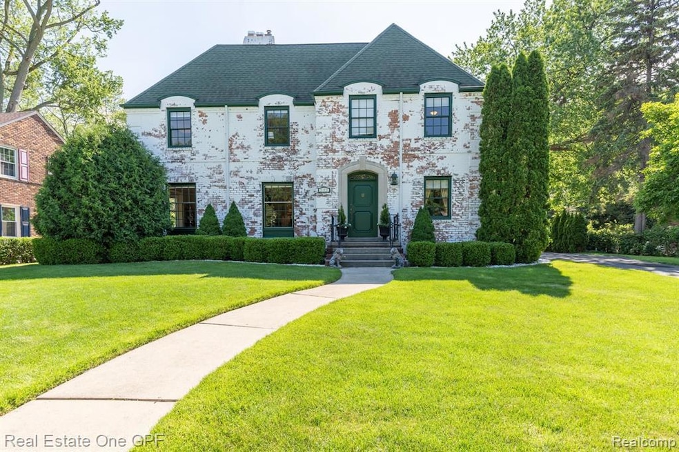 543 Lakepointe St, Grosse Pointe Park, MI 48230 - photo 1