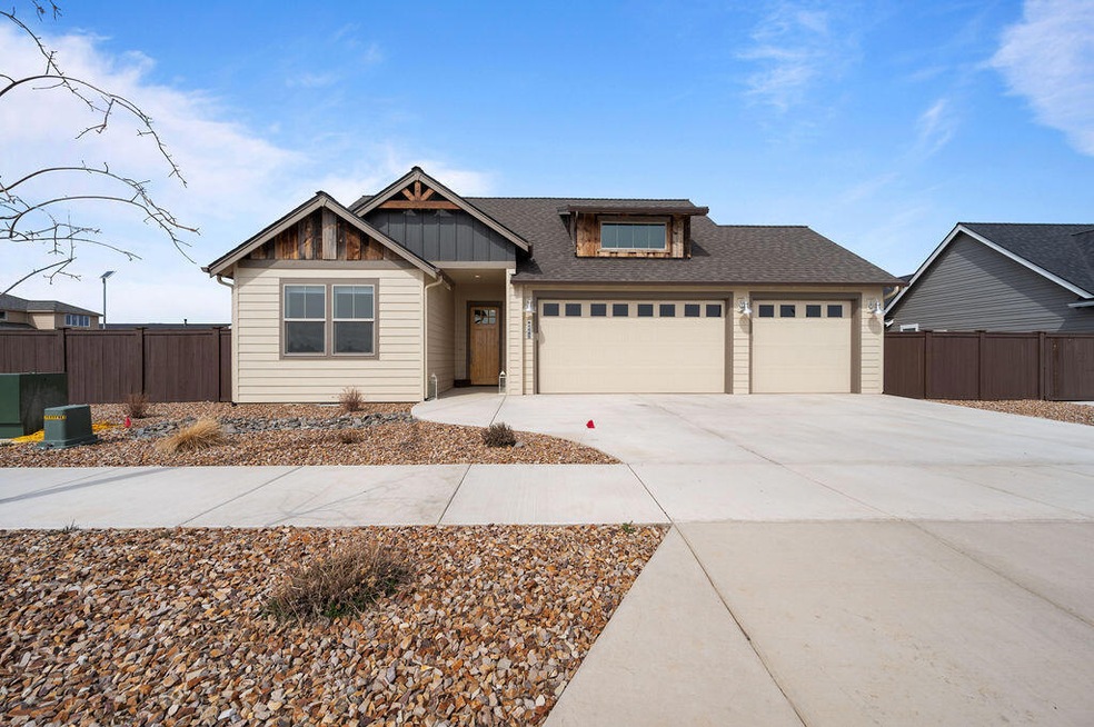 4445 SW Coyote Ave, Redmond, OR 97756 - photo 1