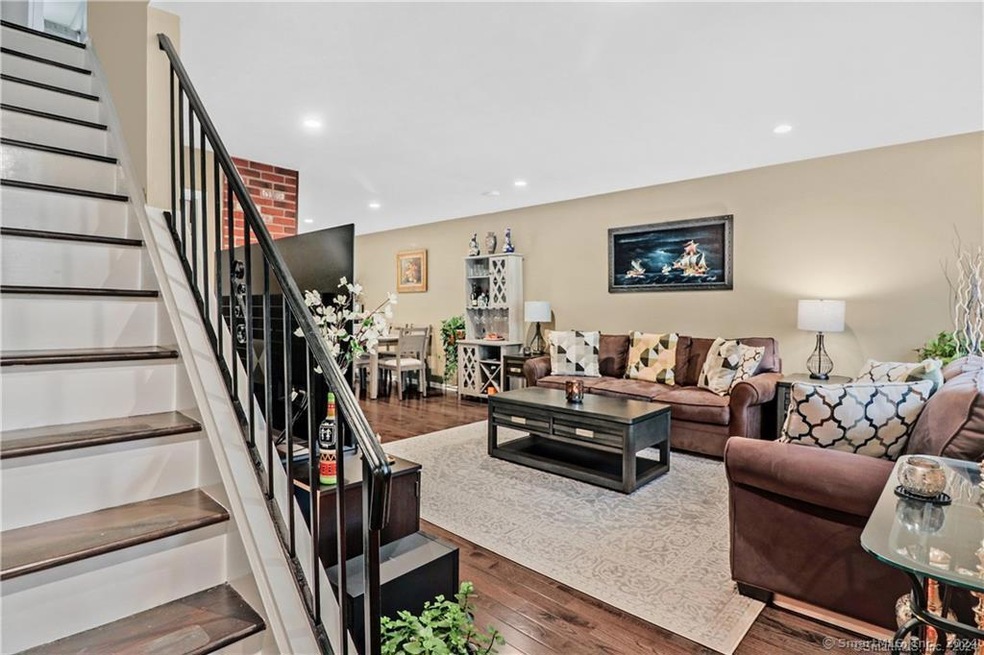 14 1/2 Fairview Ave unit B3, Norwalk, CT 06850 - photo 1