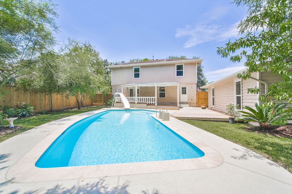 5475 Appleblossom Ln, Friendswood, TX 77546 - photo 1