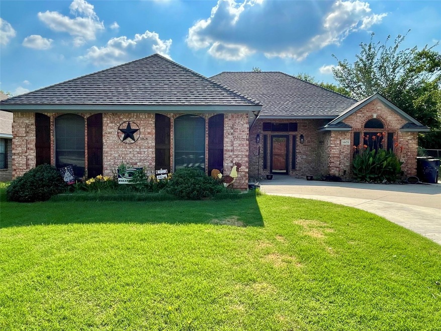 1605 N McDonald Ave, Decatur, TX 76234 - photo 1