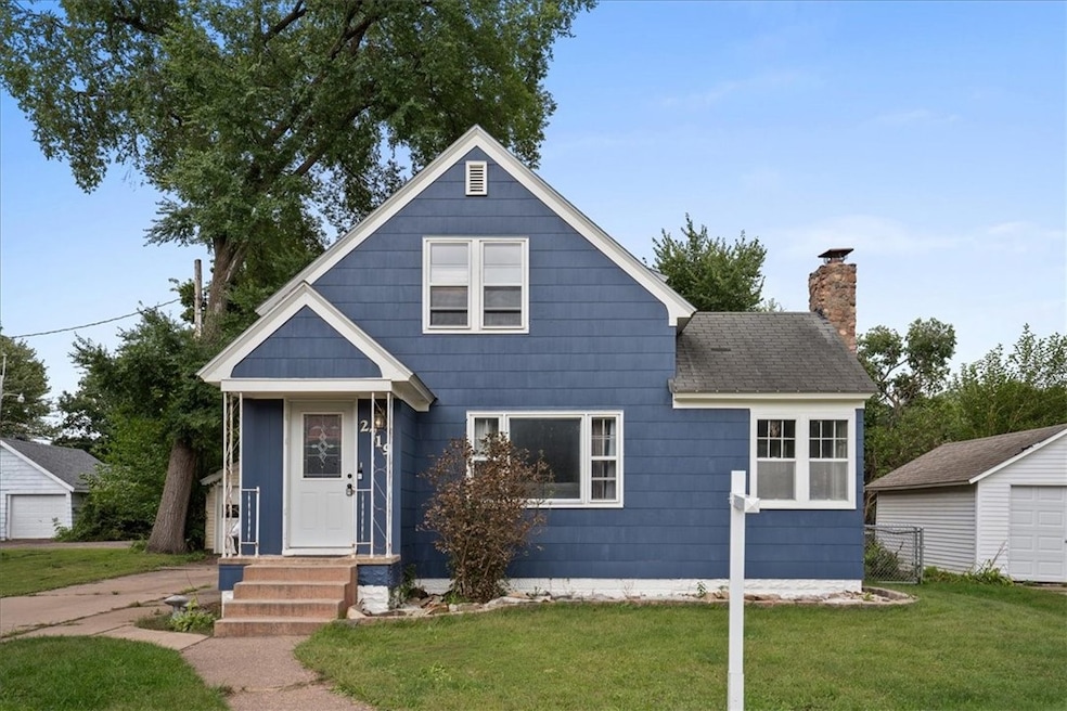 2719 4th St, Eau Claire, WI 54703 - photo 1