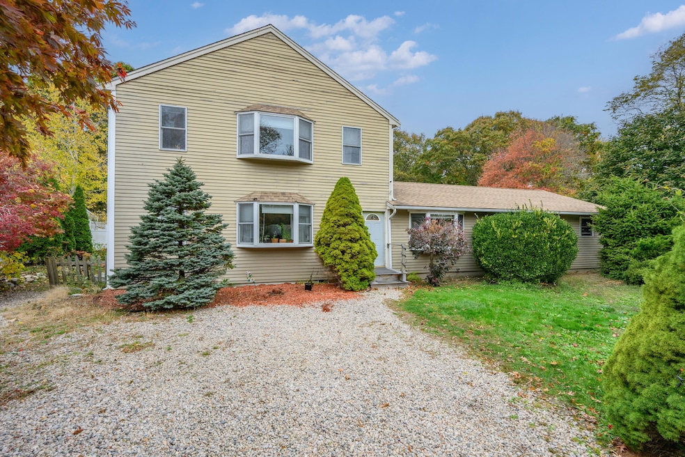 131 Heritage Cir, Teaticket, MA 02536 - photo 1