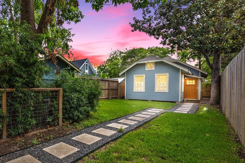 1646 Arlington St, Houston, TX 77008 - photo 1