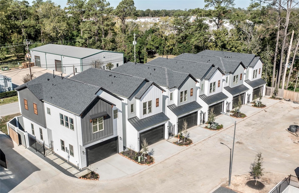 5351 Creekmont Oaks Ln, Houston, TX 77091 - photo 1