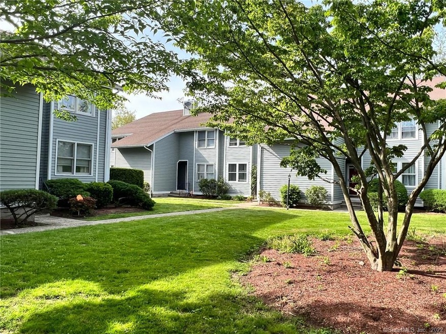 Hawthorne Square Condo Complex